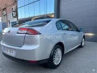Usado Renault Laguna III Dynamique 110 CV (80 kW) 2011 Gris / plata Berlina