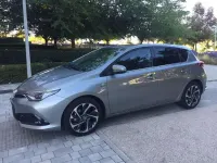 Usado Toyota Auris Hybrid Business Edition 136 CV (100 kW) 2016 Gris Utilitario