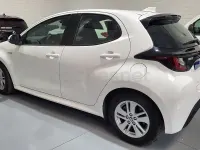 Usado Toyota Yaris Hybrid Business Edition 116 CV (85 kW) 2021 Blanco Berlina
