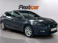 Usado Seat Leon Style 131 CV (96 kW) 2021 Gris Berlina