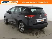 Usado Renault Scénic Zen 140 CV (102 kW) 2018 Negro Monovolumen