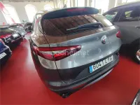 Usado Alfa Romeo Stelvio Super 190 CV (139 kW) 2022 Gris / plata SUV