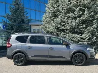 Usado Dacia Jogger Extreme 100 CV (73 kW) 2024 Gris / plata Monovolumen