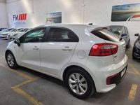 Usado Kia Rio 84 CV (61 kW) 2015 Blanco Utilitario
