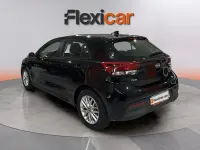Usado Kia Rio 120 CV (88 kW) 2019 Negro Berlina