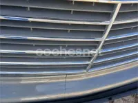 Usado Mercedes E220 Classic 150 CV (110 kW) 2004 Gris / plata Berlina