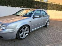 Usado VW Bora Highline 116 CV (85 kW) 2002 Gris Utilitario