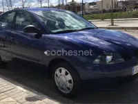 Usado Seat Ibiza Stella 75 CV (55 kW) 2003 Azul Utilitario