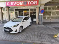 Usado Toyota Yaris Hybrid Active 116 CV (85 kW) 2021 Blanco Berlina