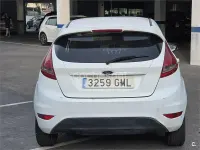 Usado Ford Fiesta Titanium 95 CV (69 kW) 2009 Blanco Berlina