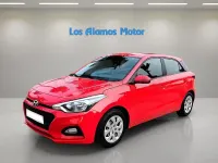 Usado Hyundai i20 75 CV (55 kW) 2018 Granate Berlina