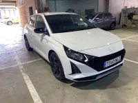 Nuevo Hyundai i20 Blackline 90 CV (66 kW) 2026 Rojo Utilitario