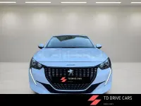 Usado Peugeot 208 Allure 100 CV (73 kW) 2021 Blanco Utilitario