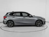 Usado BMW 118 Comfort Edition 136 CV (100 kW) 2022 Gris / plata Utilitario