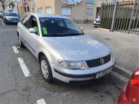 Używany VW Passat 90 KM (66 kW) 1997 Szary Sedan/Limuzyna