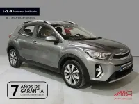 Usado Kia Stonic 100 CV (73 kW) 2025 Gris / plata SUV