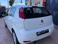 Usado Fiat Punto Pop 77 CV (56 kW) 2016 Blanco Utilitario