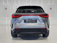 Usado Lexus NX450h+ Luxury Line 306 CV (225 kW) 2022 Plateado SUV