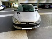 Usado Peugeot 206 110 CV (80 kW) 2001 Gris / plata Berlina