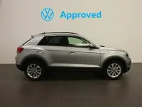 Usado VW T-Roc Life 150 CV (110 kW) 2024 Gris plata SUV