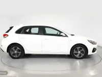 Usado Hyundai i30 120 CV (88 kW) 2022 Blanco Berlina