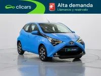 Usado Toyota Aygo X-play 72 CV (52 kW) 2019 Azul Utilitario