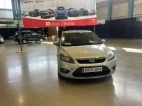 Usado Ford Focus Trend 116 CV (85 kW) 2009 Plateado Utilitario