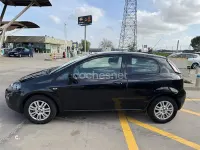Usado Fiat Punto Easy 69 CV (50 kW) 2016 Negro Utilitario