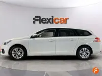 Usado Peugeot 308 SW Active 131 CV (96 kW) 2020 Blanco Familiar