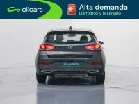 Usado Hyundai i30 110 CV (80 kW) 2022 Verde Berlina