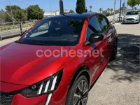 Usado Peugeot 208 GT-line 100 CV (73 kW) 2021 Rojo Utilitario