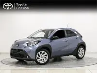 Usado Toyota Aygo Play 72 CV (52 kW) 2024 Gris