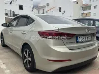 Usado Hyundai Elantra 128 CV (94 kW) 2018 Beige Berlina