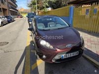 Usado Ford Fiesta 60 CV (44 kW) 2011 Granate Utilitario