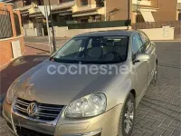 Usado VW Jetta Advance 140 CV (102 kW) 2006 Beige Berlina