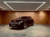 Usado Mercedes GLA180 121 CV (88 kW) 2019 Negro SUV
