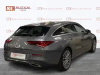 Usado Mercedes CLA200 Shooting Brake 150 CV (110 kW) 2022 Gris / plata Familiar