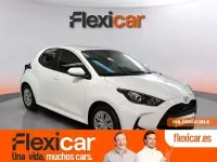 Usado Toyota Yaris Comfort 72 CV (52 kW) 2023 Blanco Utilitario