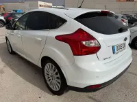 Usado Ford Focus 109 CV (80 kW) 2011 Blanco Berlina