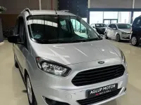 Usado Ford Tourneo Courier Titanium 100 CV (73 kW) 2017 Gris / plata Monovolumen