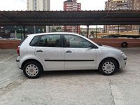 Usado VW Polo Advance 70 CV (51 kW) 2009 Gris / plata Utilitario