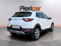 Usado Kia Stonic 84 CV (61 kW) 2023 Blanco SUV