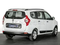 Usado Dacia Lodgy Comfort 95 CV (69 kW) 2021 Blanco Monovolumen