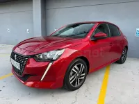 Usado Peugeot 208 Allure 100 CV (73 kW) 2020 Rojo Utilitario
