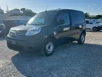Usado Renault Kangoo 80 CV (58 kW) 2020 Negro Monovolumen