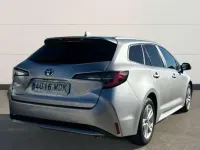 Usado Toyota Corolla Active 122 CV (89 kW) 2023 Plateado Familiar