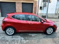 Usado Renault Clio V LIMITED 90 CV (66 kW) 2021 Rojo Berlina