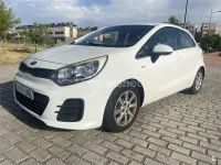 Usado Kia Rio 75 CV (55 kW) 2016 Blanco Utilitario