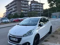 Usado Peugeot 208 Allure 100 CV (73 kW) 2016 Blanco Utilitario
