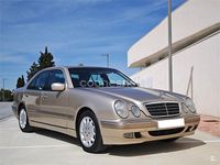 Usado Mercedes E220 Elegance 143 CV (105 kW) 2002 Beige Berlina